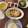 ข้าวมันไก่สิงคโปร์ vs เล็กหมูน้ำตก