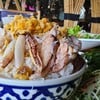 ข้าวผัดไข้ โรยหย้าด้วย เนื้อปูเน้นๆ ไข่ปูสดๆ กรรเชียงปูแกะพร้อมทาน