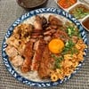 เมนูที่ใส่ทุกอย่างที่ร้านมีลงมา และการันตีว่าอร่อยทุกอย่าง