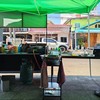 ร้านอยู่ตรงข้ามชานมเชคมีครับ