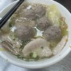 ก๋วยเตี๋ยวเหมือนบ้านเราแต่มีดีที่ซุบหวาน เพราะต้มด้วยหัวหอม เส้นเหมือนบะหมี่ที่ฮ