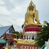 บนสะพานที่ข้ามไปวัดปากน้ำ