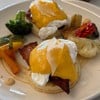 Egg Benedict แต่ร้านเรียนว่า Egg bae