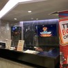 box office ด้านหน้าโรงละคร