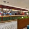 Cucina Aperta (Open Kitchen’ เห็นเตาอบพิซซ่ากรุโมเสคสีแดงจ้าอยู่ลิบๆ