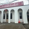 หน้าร้านสามารถจอดรถได้ อยู่ติดถนน เลยแยกรวมโชคมาเล็กน้อย