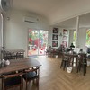 บรรยากาศในร้านกว้างขวาง สามารถมาทานทั้งครอบครัวได้