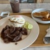ข้าวหน้าเนื้อน้ำมันหอย 190.- ขนมปังแฮมชีส 85.-