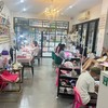 This shop has many staffs, so you can just walk in.