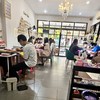 This shop has many staffs, so you can just walk in