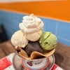 5 Scoops Samosorn Sundae (325.-) 