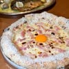 “Sourdough Pizza” ที่วันนี้สั่งมาลองเป็น Smoked Bacon Carbonara (THB460)