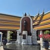 รูปปั้นพระราชานุสวรีย์ รัชกาลที่ 8