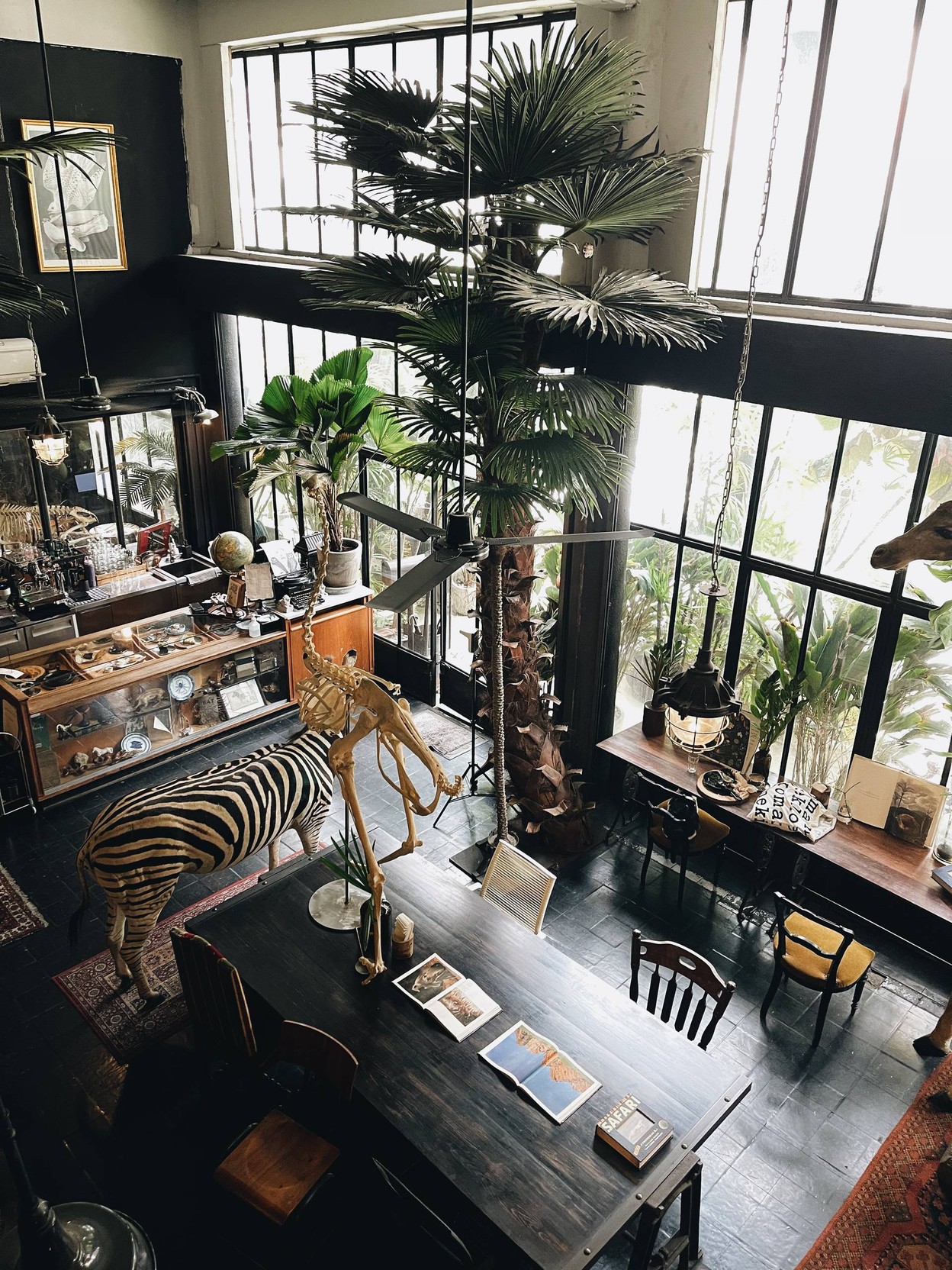 30 Black Minimalist Cafes คาเฟ่โทนดำ เท่สไตล์มินิมอล