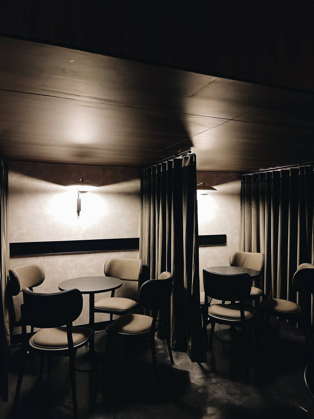 30 Black Minimalist Cafes คาเฟ่โทนดำ เท่สไตล์มินิมอล