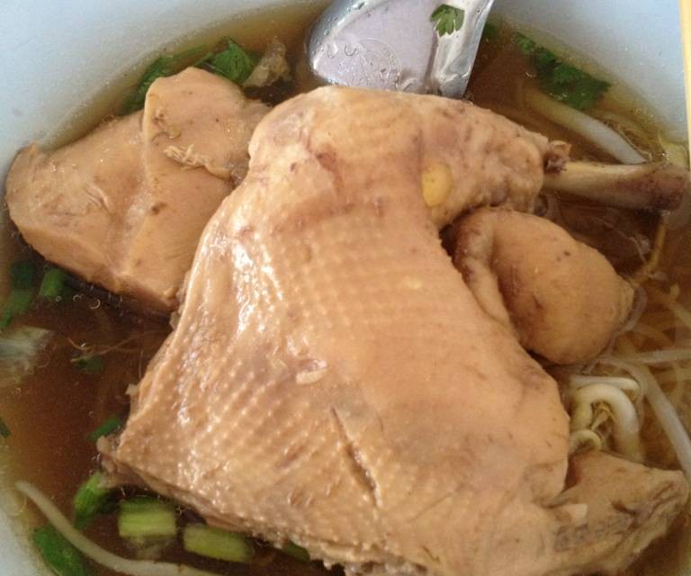 ก๋วยเตี๋ยวไก่วัดจันทร์ (ป้าล้อม) ก๋วยเตี๋ยวไก่วัดจันทร์ (ป้าล้อม)