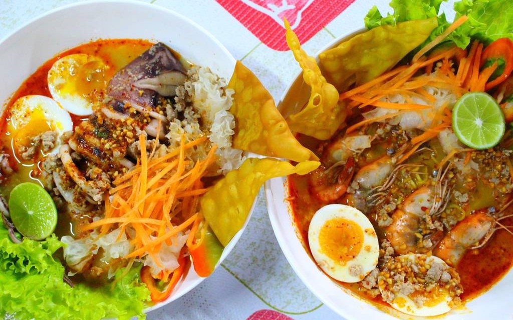 ก๋วยเตี๋ยวต้มยำไข่หวานประตูสวนดอกเชียงใหม่ ก๋วยเตี๋ยวต้มยำไข่หวานประตูสวนดอกเชียงใหม่