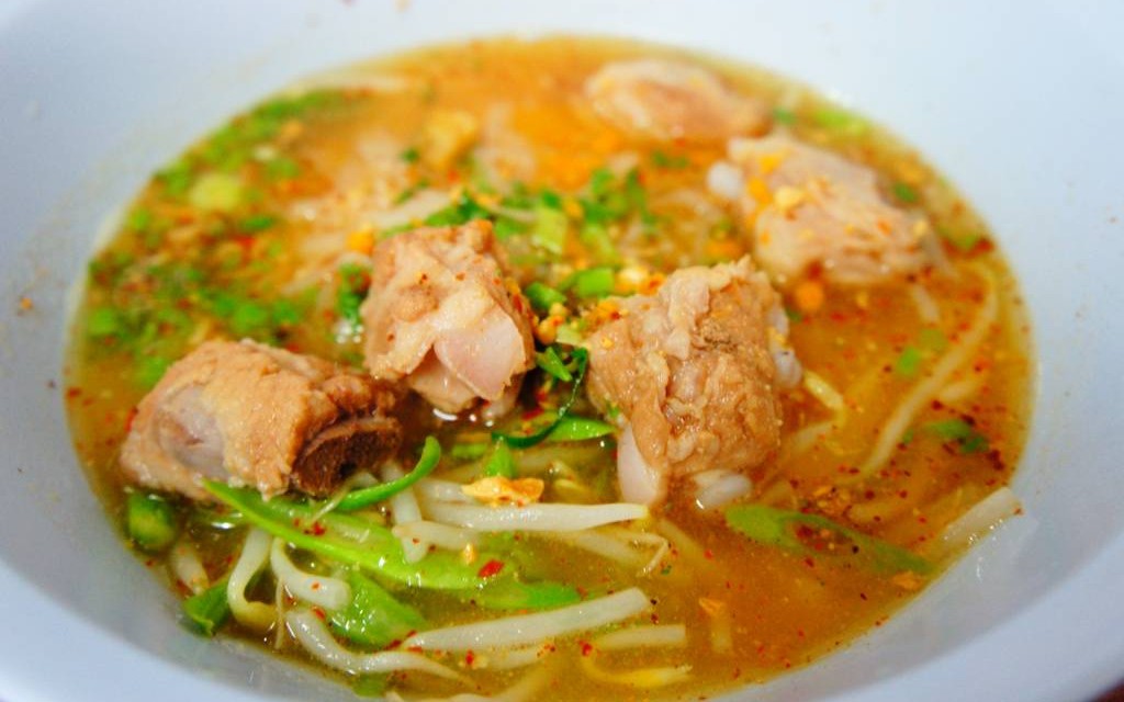 นกแล ก๋วยเตี๋ยวต้มยำสุโขทัย