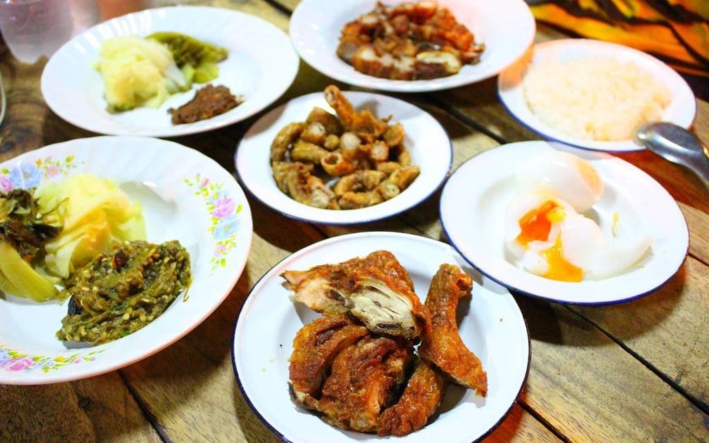 ข้าวนึ่ง-ไก่ทอดเที่ยงคืน