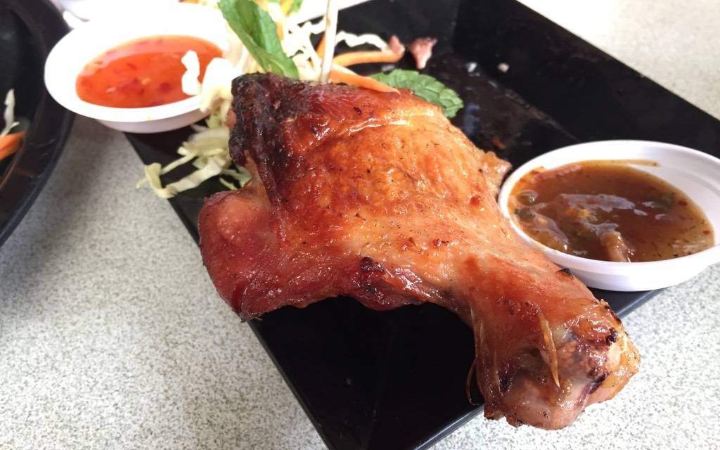 ภวัตส้มตำไก่ย่าง ตลาดน้ำอัมพวา ภวัตส้มตำไก่ย่าง ตลาดน้ำอัมพวา