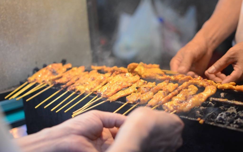 หมูสะเต๊ะแปลงนาม หมูสะเต๊ะแปลงนาม