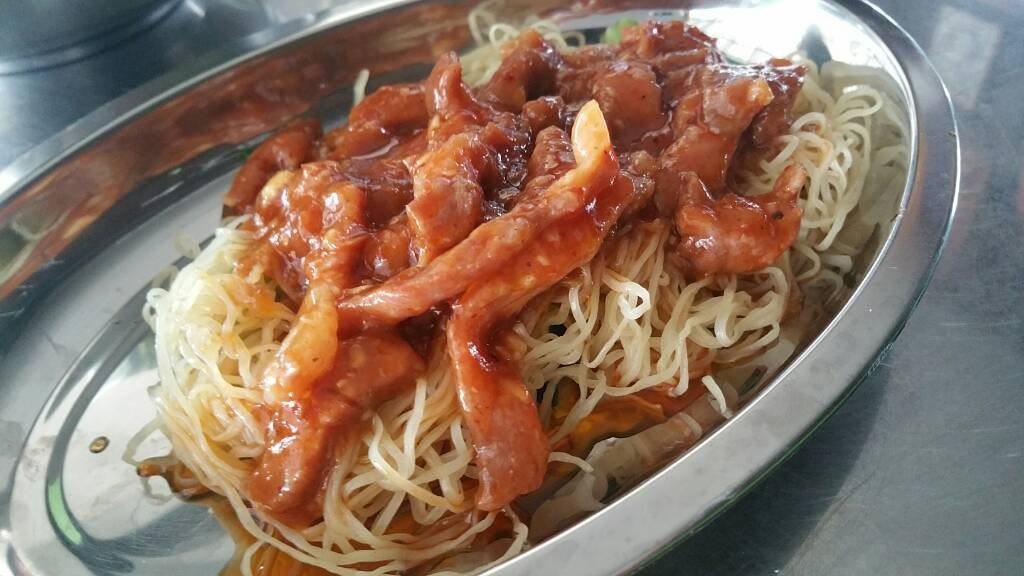 แม่จันทร์ หมี่เกี๊ยว แม่จันทร์ หมี่เกี๊ยว