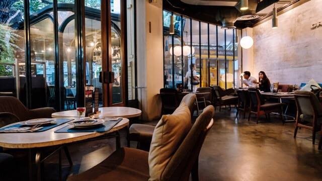 Greyhound Café เจ อเวนิว ทองหล่อ