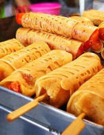 ไส้กรอกชีส ชิ้นละ 10 บาท 