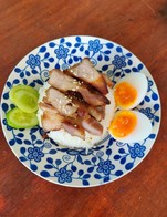 ข้าวหมูอบ+ไข่ต้ม
*สามารถเลือกไข่ต้ม/ไข่ตุ๋น/ไข่ดาว