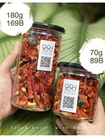 🌶 พริกทอดกรอบโรยงา ปรุงรสคลุกเค้าด้วยใบมะกรูดทอดกรอบหอมๆ เคี้ยวกรุบกรับกับเม็ดมะม่วงหิมพานต์ เม็ดเป้งๆ
3 ความอร่อยที่ลงตัว กินเพลิน ...
🌶เก็บได้นานถึง 6 เดือนเพราะสลัดน้ำมันออกเกิน 90% 
สั่งเลย ส่งให้ 70 กรัมราคาเพียง 89 บาท และ 180 กรัม 169 บาท เท่านั้น 🔥
081-951-8875, 053-280-923