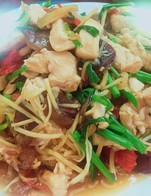 ไก่ผัดขิงเป็นกับข้าวจร้าา