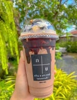 โปรโมชั่น เครื่องดื่ม1แถม1 แถม ชาเขียวมะนาว ร้อน, ลิ้นจี่ ปั่น, ช็อกโกแลตร้อนทานร้าน, ชาใต้หวัน ปั่น/, มะนาวโซดา ปั่น/, นมสดวานิลลาปั่น, คาปูร้อนทานร้าน, บลูพาราไดซ์, ราสเบอร์รี่ปั่น, นมชมพูร้อน กลับบ้าน, ช็อกโกแลตปั่น/, ช็อกโก้บานาน่า เฟรปเป้, เอสเพรสโซ่ ร้อน กลับบ้าน, ชามะนาวเย็น_, โกโก้ ร้อน กลับบ้าน_, มัคคิอาโต้ ร้อน, อเมริกาโน่ ร้อน กลับบ้าน_, กีวี่โซดา ปั่น/, มอคค่าปั่น/, โอวัลติน เย็น _, น้ำผึ้งโซดาเย็น, นมสดปั่น/, มะนาวโซดา_, มอคค่า เย็น _, สตรอเบอรี่ปั่น^, แอปเปิ้ลสดปั่น , อเมริกาโน่น้ำผึ้งทานร้าน, โกโก้ปั่น/, อเมการิโน่ น้ำผึ้ง , กล้วยปั่น /, ชาร้อน, นมชมพูร้อน…, ลาเต้ปั่น/, คาราเมลโซดา ปั่น/, นมชมพู เย็น _, ชาเขียวร้อน กลับบ้าน_, น้ำผึ้งมะนาวเย็น, บ๊วยโซดา_, แดงมะนาว โซดา เย็น, ชาเขียว เย็น_, อเมริกาโน่น้ำผึ้งกลับบ้าน, แดงมะนาวโซดาปั่น, ช็อคโกแลต เย็น_, BLACK LEMONADE, ช็อกโกแลตร้อนกลับบ้าน, ชาไทย_ เย็น, น้ำเขียวโซดาปั่น ^^, นมชมพูปั่น~, น้ำผึ้งโซดา ปั่น/, มะม่วงโซดา_, สตอเบอรี่โซดา_, แอปเปิ้ลโซดาปั่น/ , นมสดน้ำผึ้งปั่น, มัคคิอาโต้ เย็น_, Matcha Refreshed, โกโก้ ร้อน, โอวัลติน ร้อน กลับบ้าน_, อเมริกาโน่ เย็น_, ชามะนาว ร้อน กลับบ้าน_, ชามะนาว ปั่น /, เอสเพรสโซ่ เย็น_, เขียวโซดา_, ทับทิมโซดา ปั่น/, อเมริกาโน่น้ำส้มยูซุ, ทับทิมโซดา _, คอฟฟี่บูสเตอร์, นมสดน้ำผึ้งร้อน กลับบ้าน, ชาดำเย็น, แม็กนั่มคอฟฟี่, บ๊วยโซดา ปั่น/, ชาเขียวมะนาว ร้อน กลับบ้าน_, คาปู เย็น /, น้ำผึ้งมะนาว ร้อน, นมสดคาราเมล เย็น_, นมสดน้ำผึ้ง, ราสเบอรี่โซดา ปั่น/, แอปเปิ้ลโซดา_, นมลั้นลา, น้ำเขียวมะนาวโซดาเย็น, เอสเปพรสโซ่ ปั่น/, นมสดวนิลา เย็น_, ราสเบอร์รี่โซดา_, ลาเต้ ร้อน กลับบ้าน_, แตงโมปั่น /, มะม่วงโซดา ปั่น/, ลิ้นจี่โซดา_, แอปเปิ้ลน้ำผึ้งมะนาวโซดา ปั่น/, แดงโซดาปั่น ^^, ชาซองร้อนกลับบ้าน, มะม่วงปั่น/, สตรอเบอรี่โซดา ปั่น/, แดงโซดา_, มัคคิอโต้ปั่น/, นมสด ร้อน กลับบ้าน_, Christmas Green Tea, ชาไทย ร้อน กลับบ้าน_, กีวี่โซดา_, ช็อกโกแลตบราวนี่, กีวี่ปั่น…, บลูเบอรี่ปั่น/, มอคค่า ร้อน, อเมริกาโน่น้ำส้ม~, ชานม ร้อน, ลาเต้ ร้อน, ชาเขียวปั่น/, เดอตี้, บลูเบอรี่โซดา _, ชาไทยปั่น/, คอฟฟี่กรีน เย็น_, นมสด ร้อน, อเมริกาโน่น้ำผึ้งมะนาว~, อโฟกาโต้ ^, มิกซ์เบอรี่ปั่น/, มะนาวโซดา _, ชาเขียวมะนาว เย็น_, วนิลาโซดา_, มัจฉะร้อนทานร้าน, วนิลาโซดา ปั่น/, มัจฉะ เย็น, นมสดคาราเมลปั่น, องุ่นโซดาปั่น/, คาปูชิโนปั่น/, น้ำผึ้ง มะนาว ร้อนกลับบ้าน, นมสด เย็น_, มะนาวร้อน กลับบ้าน, คอฟฟี่ลิ้นจี่, อัญชันน้ำผึ้งมะนาว, ลาเต้ร้อน ใหญ่, มัคคิอาโต้ ร้อน กลับบ้าน_, อเมกาโน่ร้อน ทานร้าน , ชาใต้หวัน, องุ่นโซดา_, สวนสุข ร้อน, โกโก้มาเนียกXย, โกโก้ เย็น _, แอปเปิ้ลมะนาวโซดา_, เอสเพรสโซ่ ร้อน, อเมริกาโน่ ปั่น/, คาราเมลโซดา_, ทริปเปิ้ลโรสเลซี่, มัจฉะ ปั่น, โอวัลตินร้อนทานร้าน, บลูฮาวาย โซดาเย็น, ชาเขียวมะนาว ปั่น/, น้ำผึ้งมะนาวโซดา_, มอคค่า ร้อน กลับ, คาปู ร้อน กลับบ้าน, นมสดคาราเมลร้อน กลับบ้าน, ชาเขียว ร้อน, ลิ้นจี่โซดาปั่น…, โอวัลตินปั่น/, ลาเต้ เย็น_, ชามะนาว ร้อน, บลูเบอรี่โซดา ปั่น/ เมื่อสั่งเมนู จำนวน 1 ที่