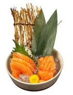 โปรโมชั่น Free Salmon Sashimi แถม Salmon Sashimi เมื่อสั่งเมนู Salmon Sashimi