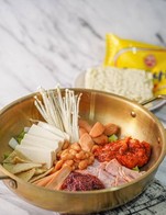 โปรโมชั่น ส่วนลดวันพฤหัส ลด 15 % เมื่อสั่งเมนู Budae Jjigae : Army Base Stew