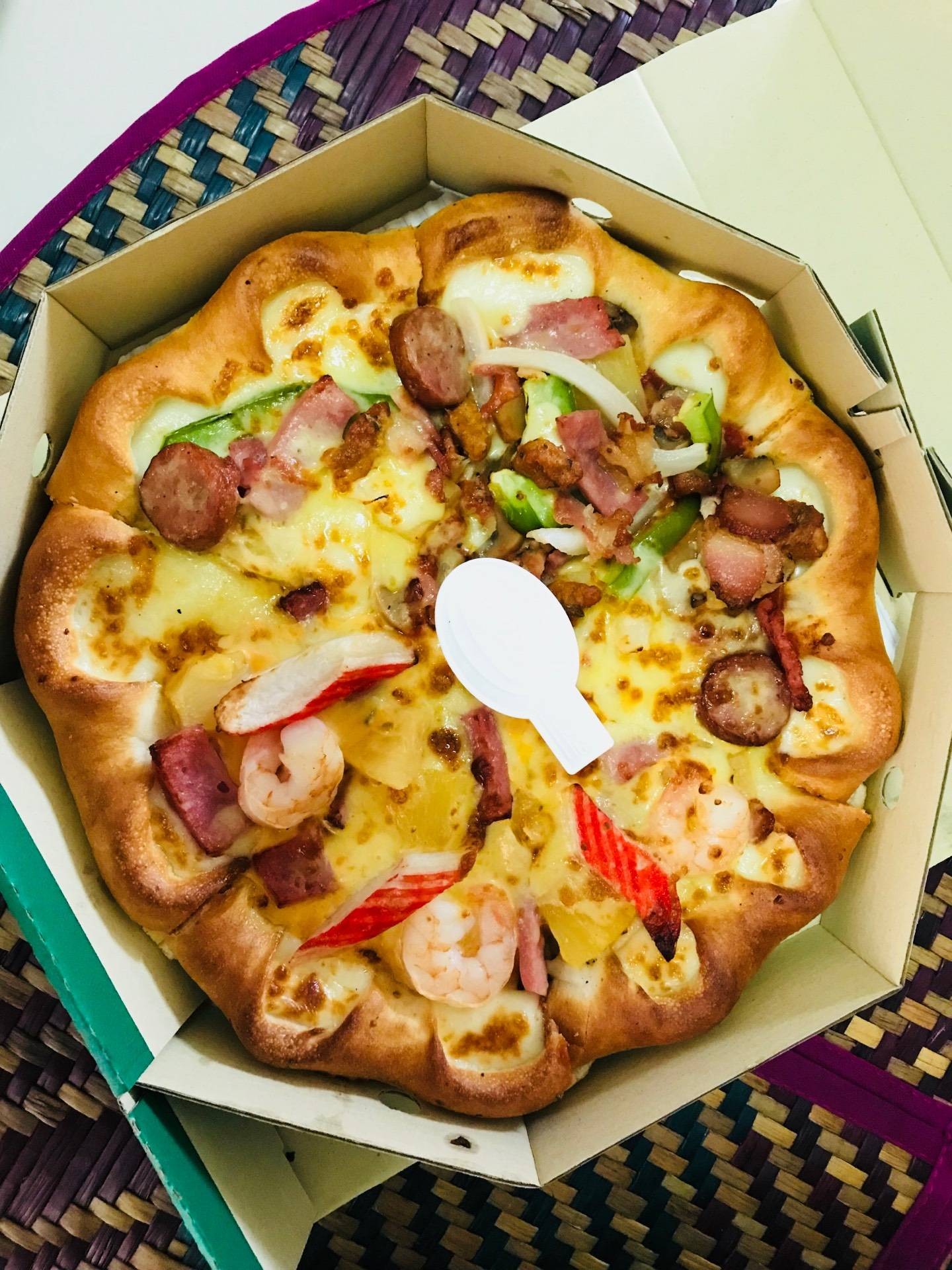 พิซซ่าถาดกลางขอบชีสล้วน Super Deluxe ร้าน The Pizza Company บางใหญ่