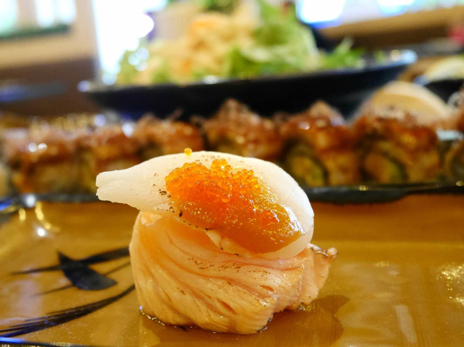 Salmon Hotate Sushi • (Free) ร้าน HOSHI JAPANESE เซ็นทรัล พระราม 3 ชั้น 6