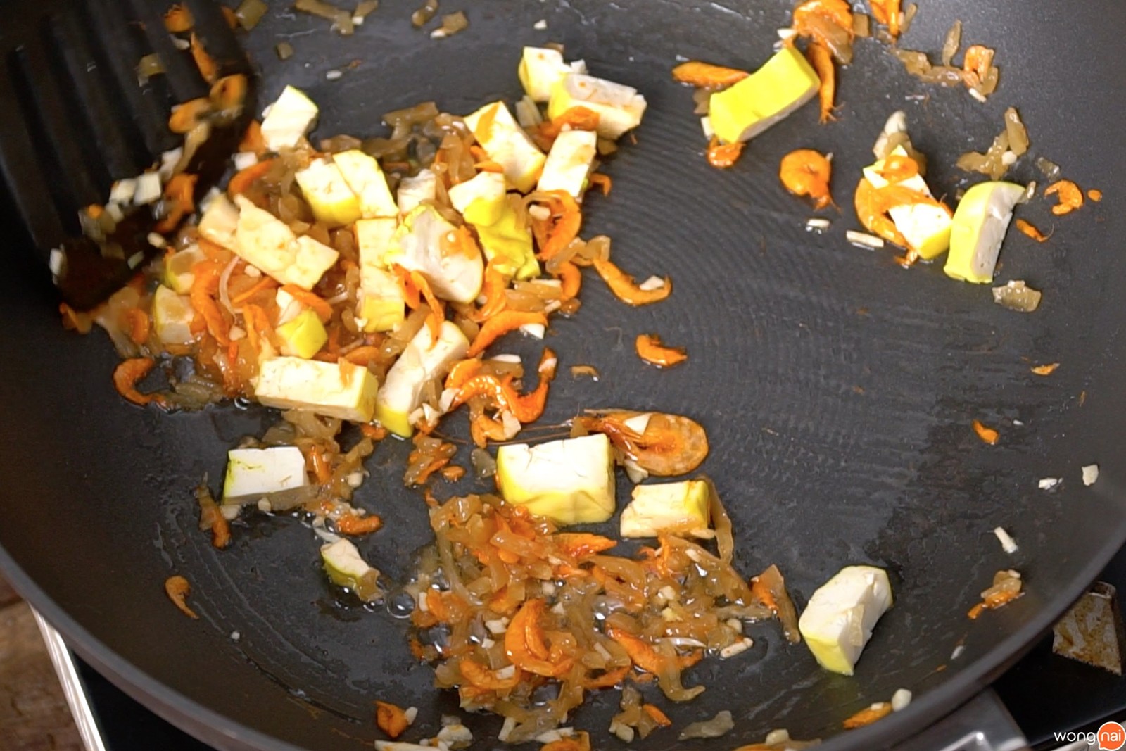 Easy authentic Pad Thai with egg wrap recipe!