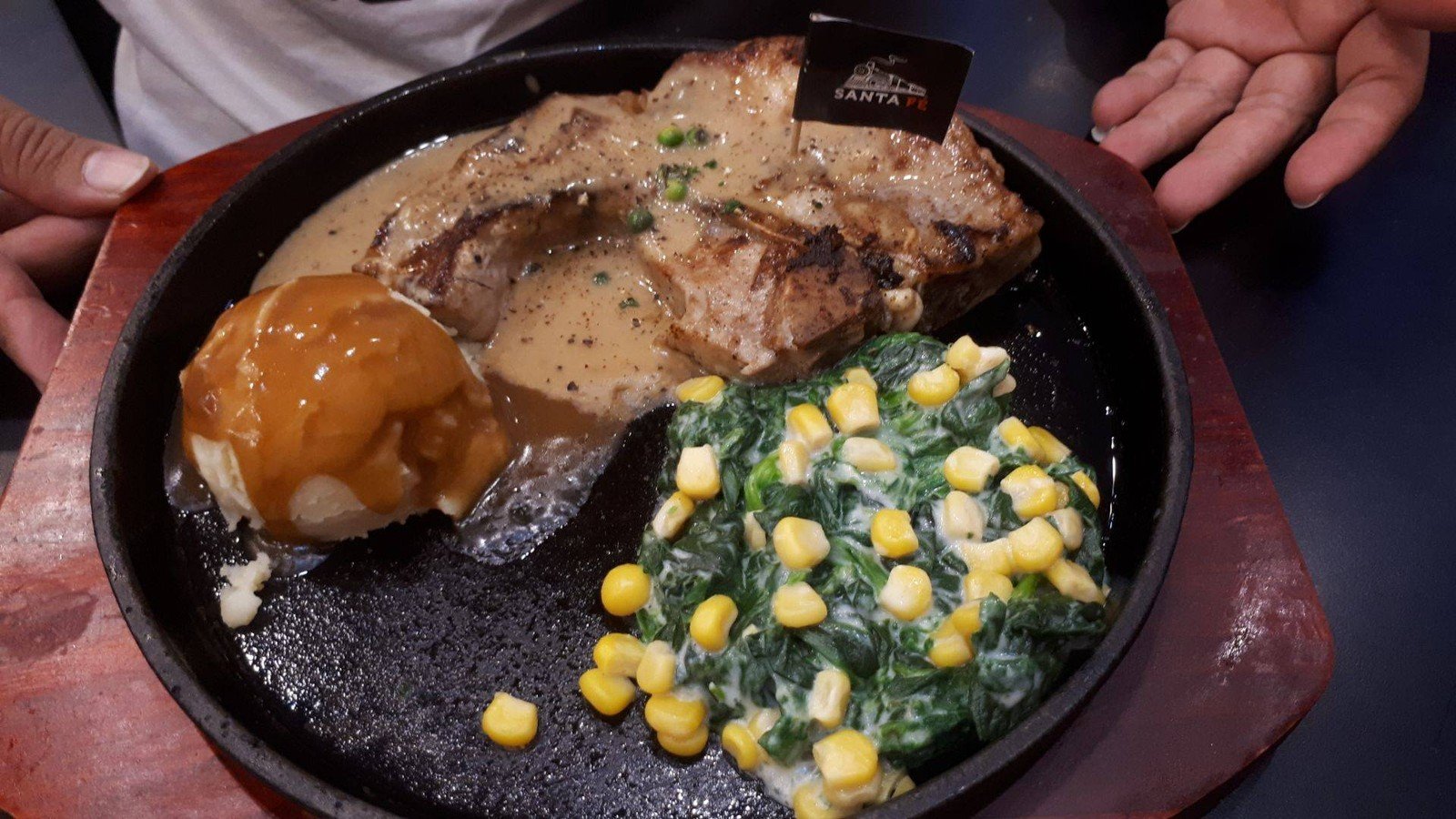 ทีโบนหมูซานตาเฟ่ ซอสเปปเปอร์ กระทะร้อน ร้าน Santa Fe' Steak โรบินสัน ...