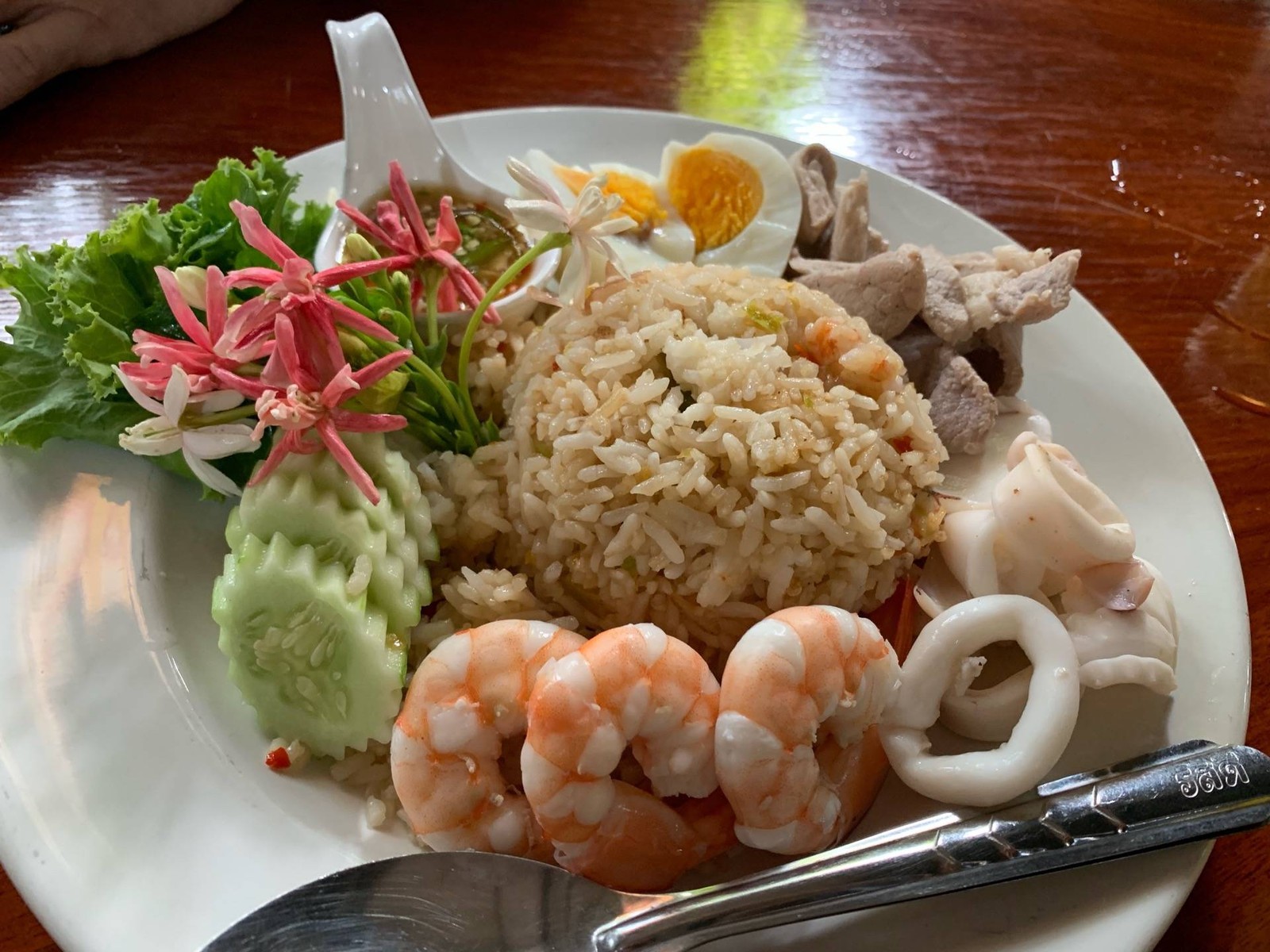 ข้าวคลุกพริกเกลือ 80 บาท อร่อยมาก ๆ • อาหารประจำถิ่น จ.ตราด แต่หาทานได้ ...