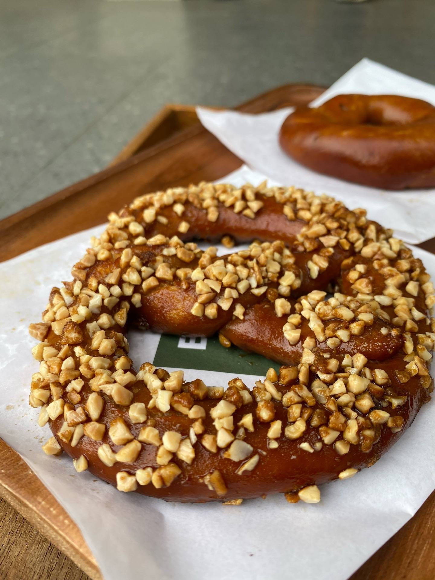 Roasted almond soft pretzel ร้าน BLOOM PRETZEL & COFFEE พัฒนาการ Wongnai