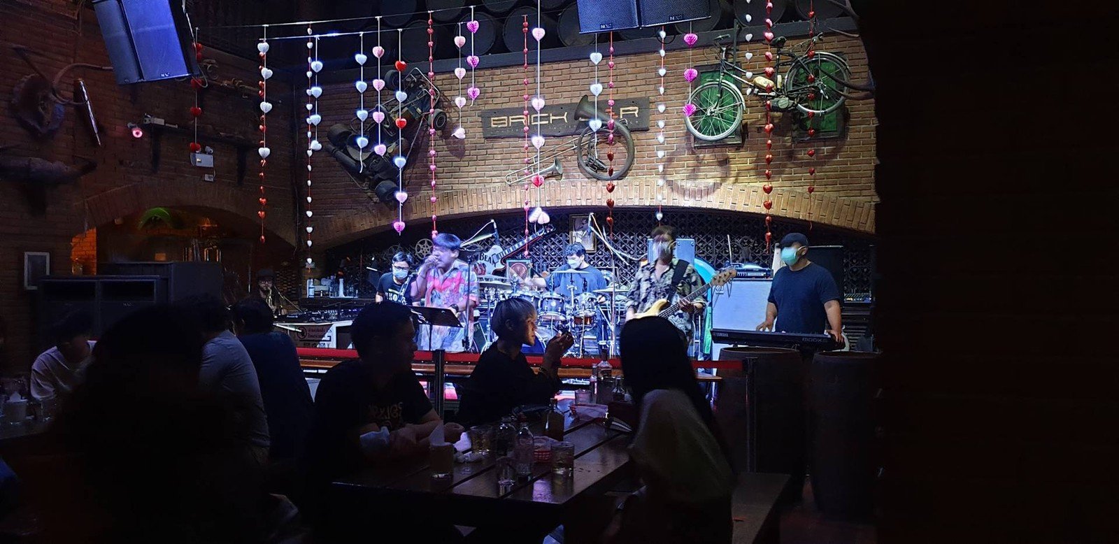 รูป Brick Bar ข้าวสาร - Wongnai