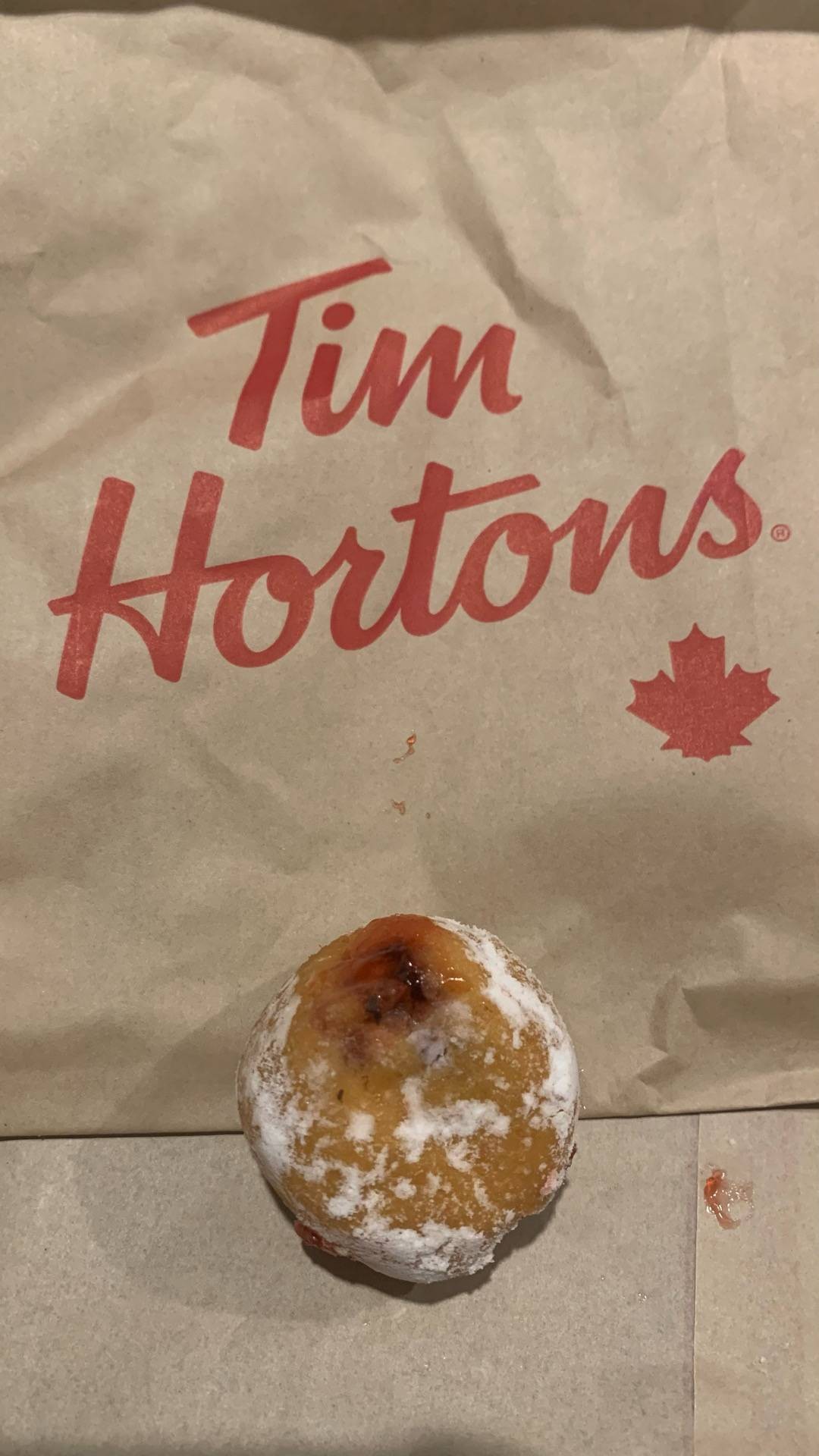 Strawberry Snow Timbits ร้าน Tim Hortons สามย่าน มิตรทาวน์