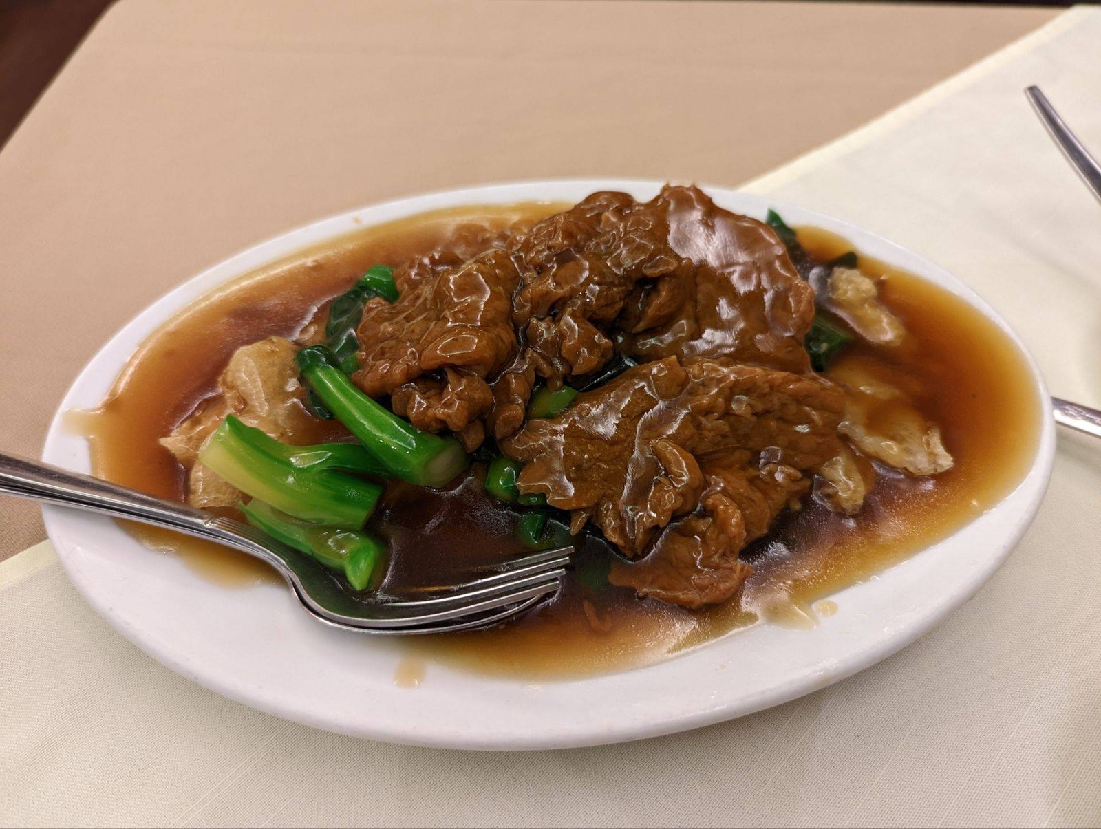 ก๋วยเตี๋ยวราดหน้าคะน้าฮ่องกง เนื้อเซอร์ลอย / เต้าซี่ ร้าน China Place