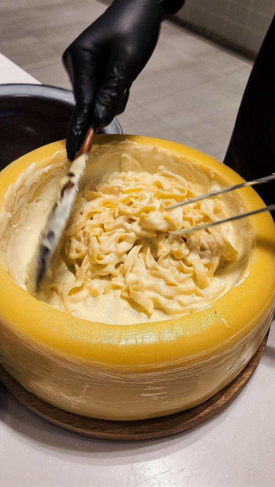 Wheel Cheese Fresh Pasta Cream Sauce with Smoked Salmon and Salmon Roe