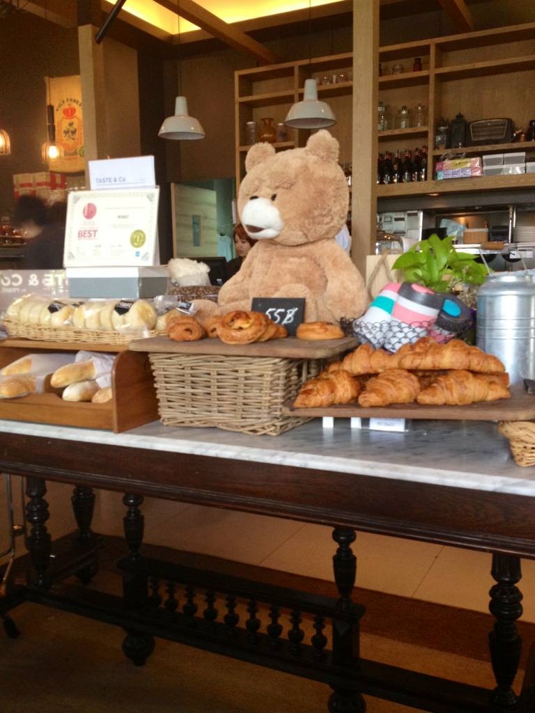 รีวิว Roast Coffee & Eatery ซีนสเปซ ทองหล่อ บริการดี&กาแฟหอมอร่อย เคร