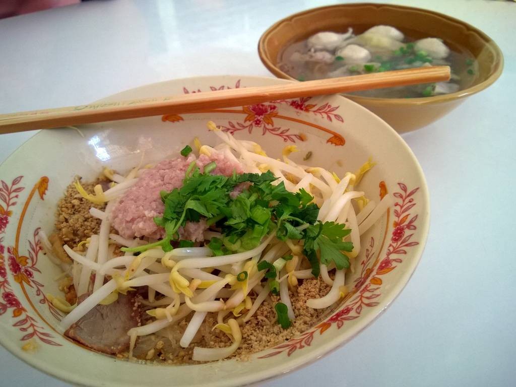 รีวิว ก๋วยเตี๋ยวต้มยำเจ้นิด - รสชาติของต้มยำที่กลมกล่อมแบบพอตัว