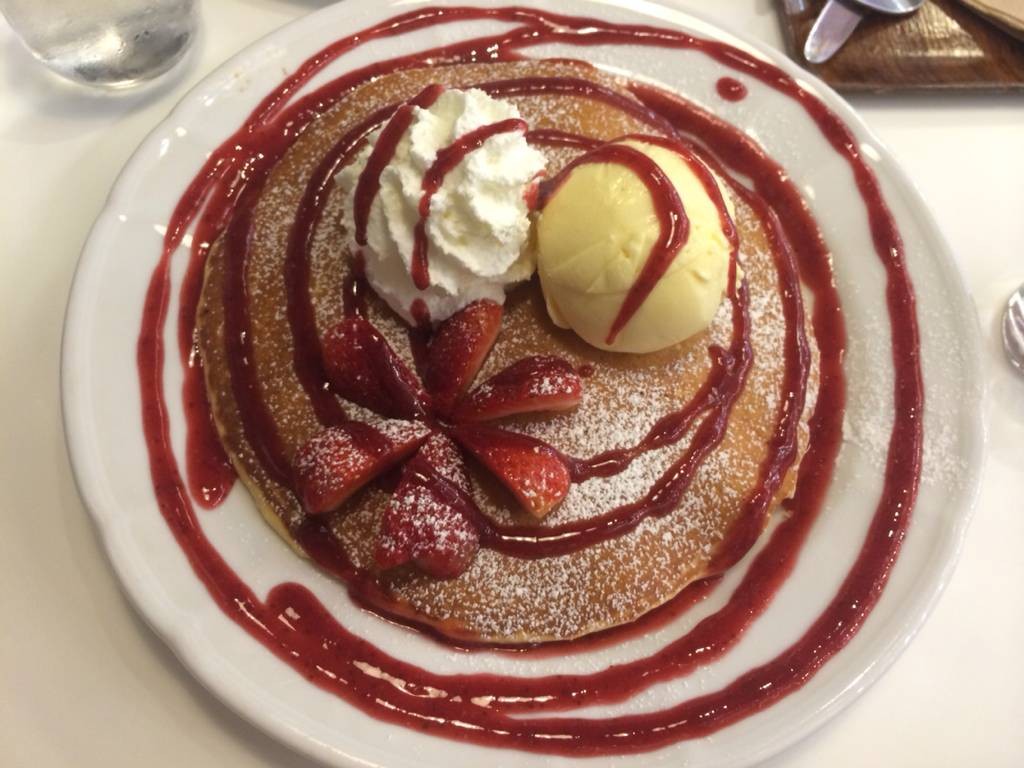 รีวิว FLUFF Pancake Cafe สยามพารากอน อร่อยยยค่ะ แต่น่าจะมีให้เขียน