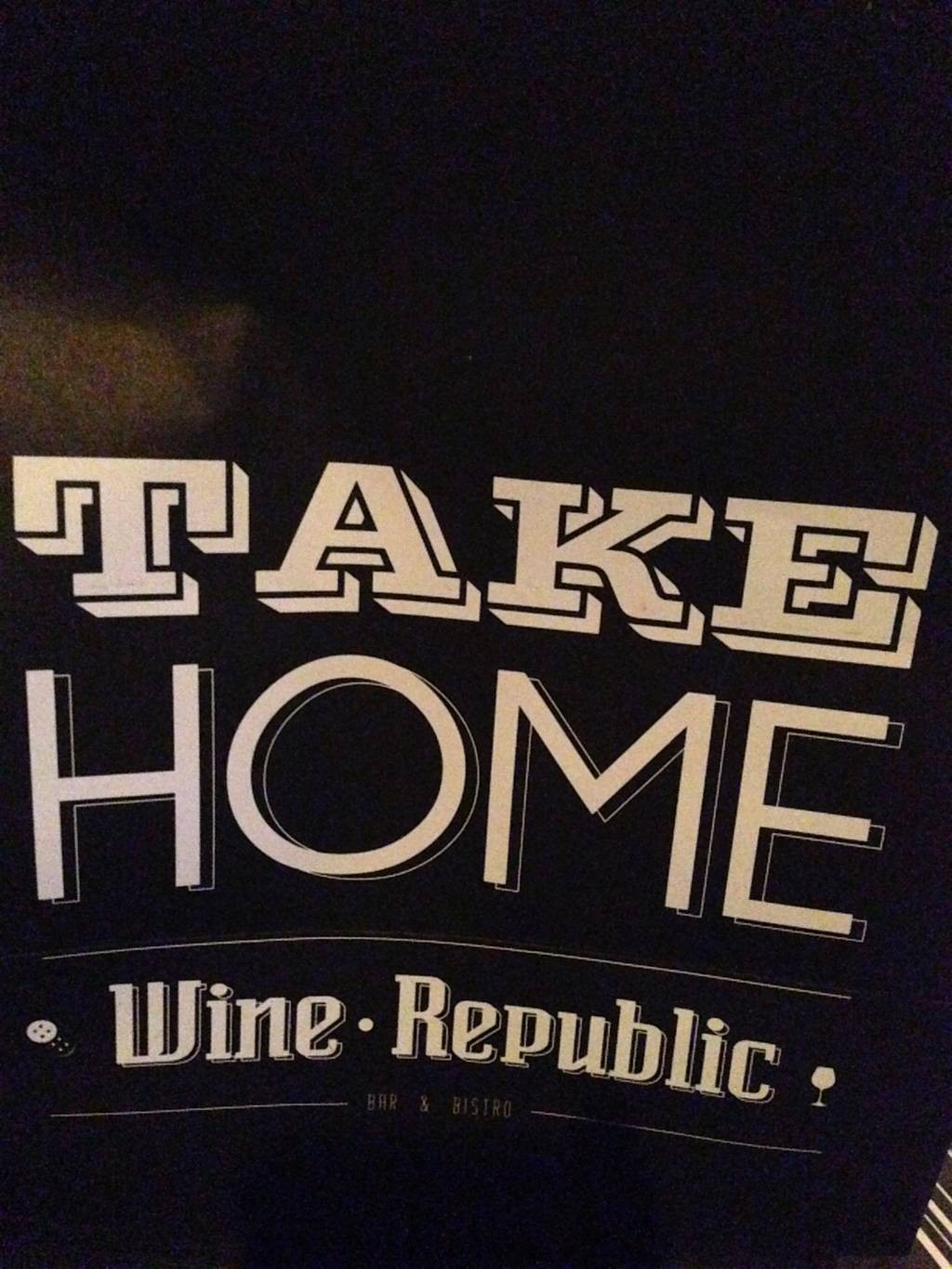 รีวิว Wine Republic Thonglor 10 - นั่งสบาย อาหารอร่อย ไวน์ดี เสียงไม่ดัง