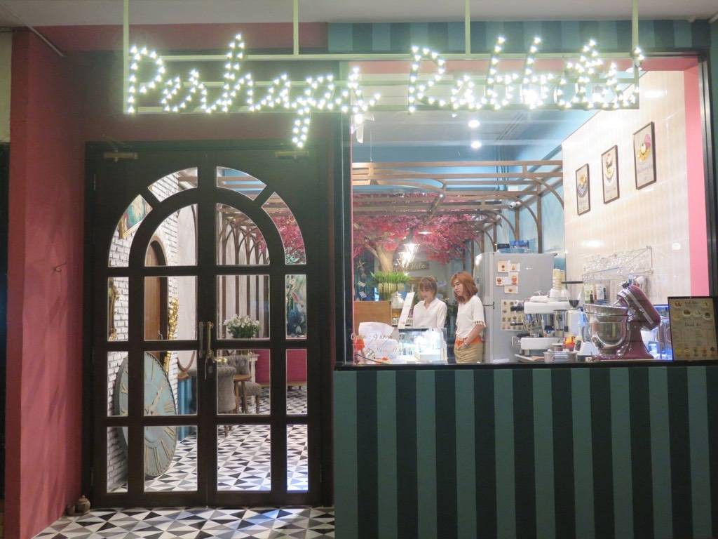 รีวิว Perhaps Rabbits' - wonderland and wonderful