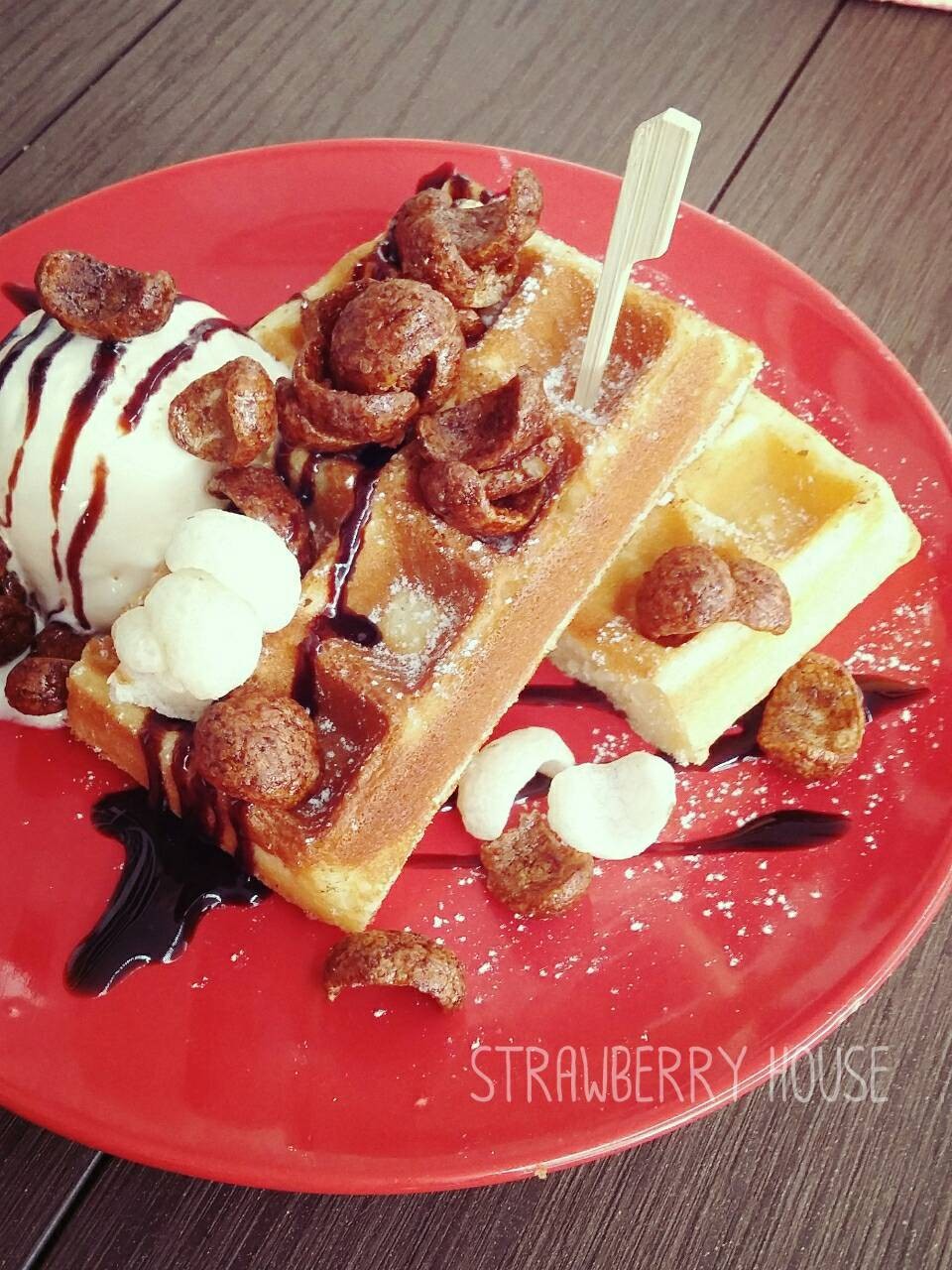 รีวิว Strawberry House - ร้านอยู่ในซอยข้างโปลี บรรยากาศร้านก็สบายๆนั่ง ...